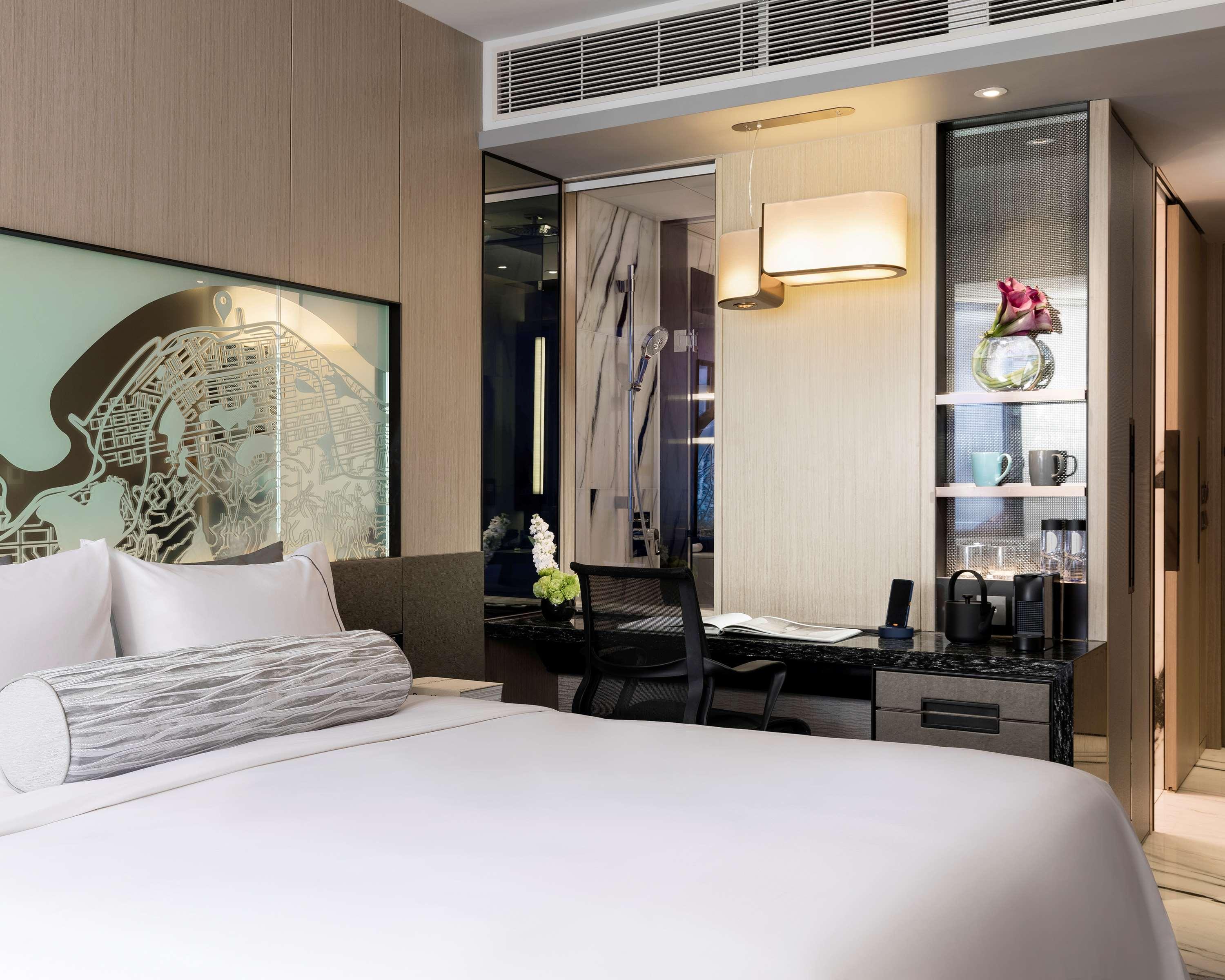Hotel Hyatt Centric Victoria Harbour 4*