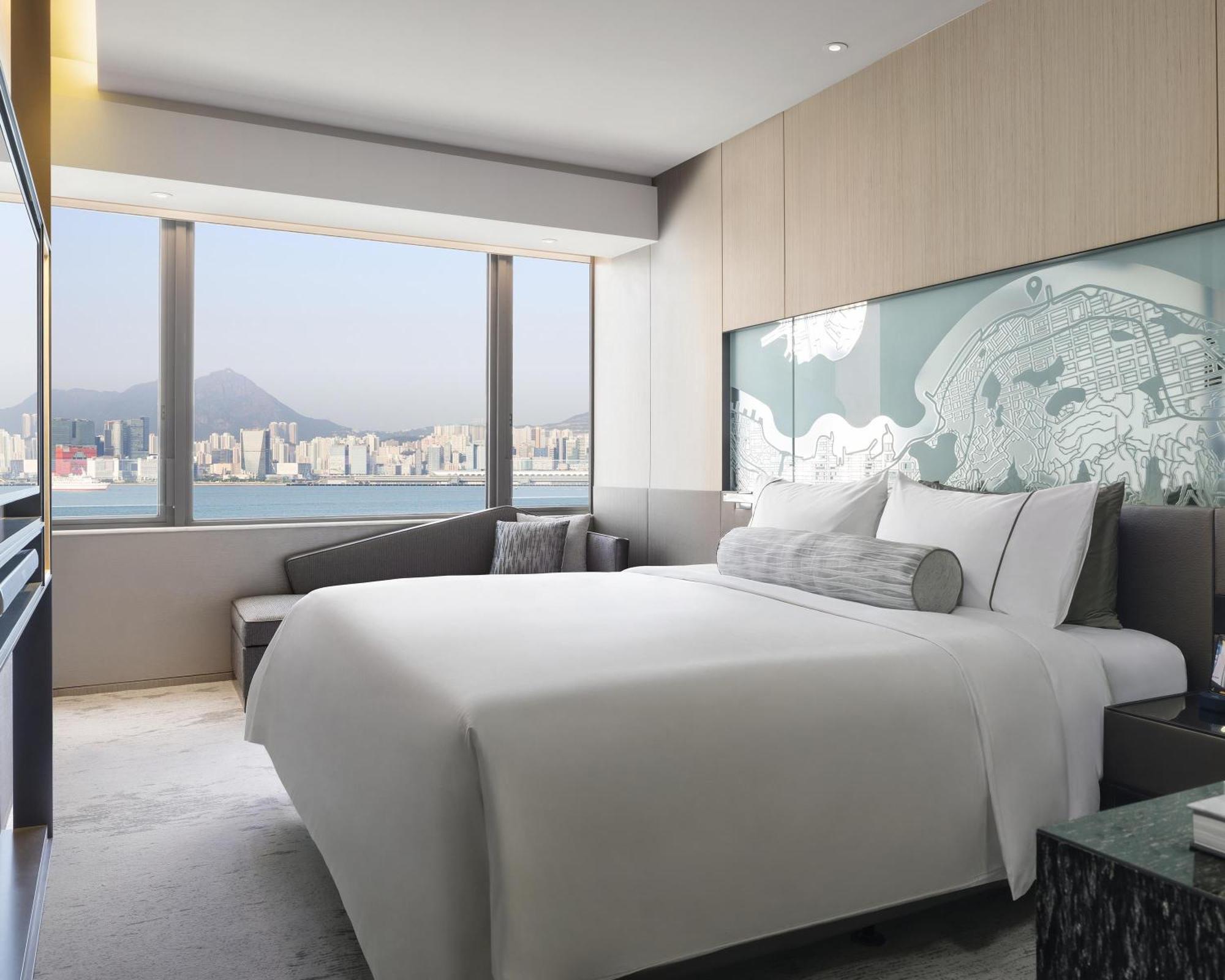 Hyatt Centric Victoria Harbour 4*